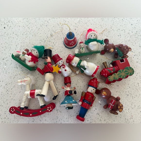 12 Vintage Christmas Wooden Ornaments - Picture 10 of 10